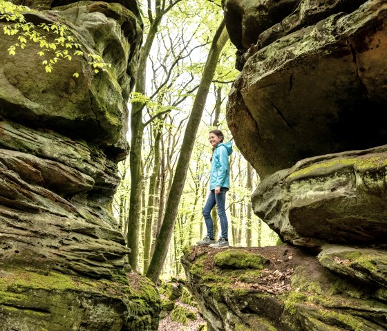 Felsen erklimmen bei der Lauschtour Grüne Hölle, © Eifel Tourismus GmbH, Dominik Ketz