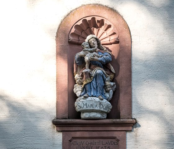 Madonna above the portal of the Schankweiler Klause, © Eifel Tourismus GmbH / Dominik Ketz