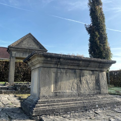 Monument de consécration, © Felsenland Südeifel Tourismus GmbH, AC Krebs