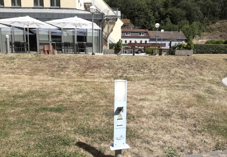 Charging station behind Hotel Euvea Neuerburg, © Felsenland Südeifel Tourismus GmbH