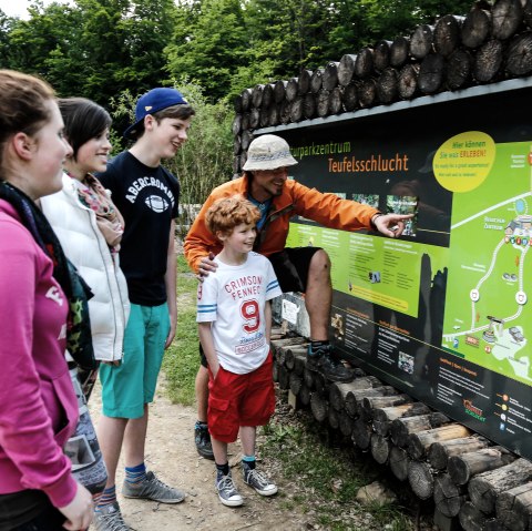 Information über das Angebot des Naturparkzentrums Teufelsschlucht im Felsenland Südeifel, © Marcus Lutz