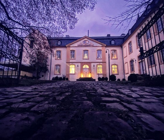 Schloss Niederweis im Winter, © Felsenland Südeifel Tourismus GmbH, AC Krebs