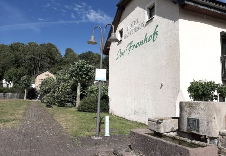 Mettendorf village square charging station, © Felsenland Südeifel Tourismus GmbH