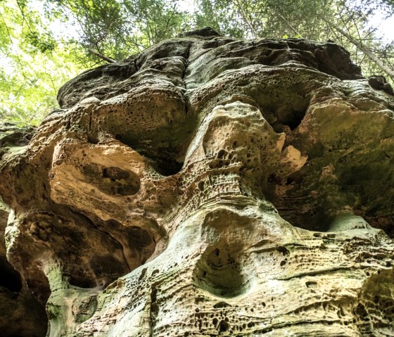 Beeindruckend: Verwitterung an den Felsen "Schweineställe", © Eifel Tourismus GmbH, D. Ketz