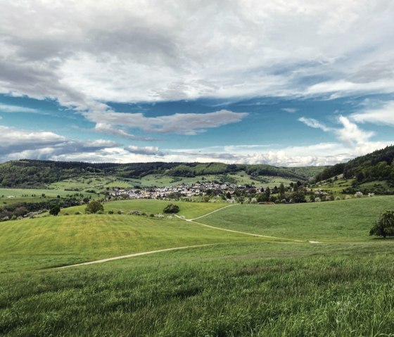 Eindrucksvoller Ausblick auf Holsthum, © Felsenland Südeifel Tourismus, Anna Carina Krebs