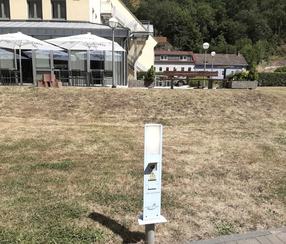 Charging station behind Hotel Euvea Neuerburg, © Felsenland Südeifel Tourismus GmbH