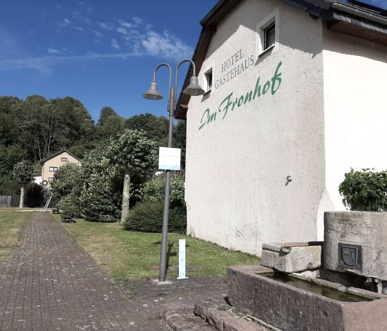 Ladestation Dorfplatz Mettendorf, © Felsenland Südeifel Tourismus GmbH