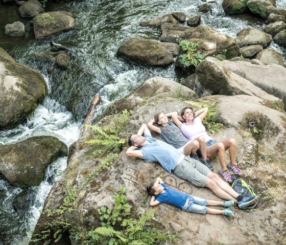 ein-felsenbett-mitten-in-den-irreler-wasserfaellen, © Felsenland Südeifel Tourismus GmbH