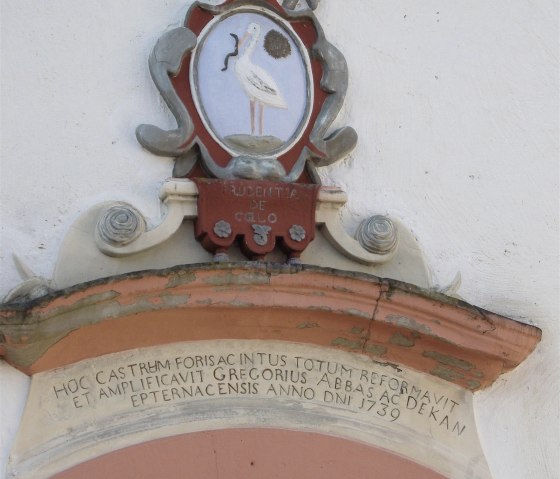 Wappen über dem Eingang von Burg Bollendorf, © Elke Wagner