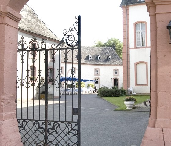 Bollendorf Castle - Gate, © Felsenland Südeifel Tourismus GmbH