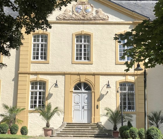 Portal Schloss Niederweis, © Felsenland Südeifel Tourismus GmbH / Anna Carina Krebs