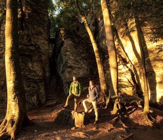 Wanderer vor der Teufelsschlucht, © Eifel Tourismus GmbH