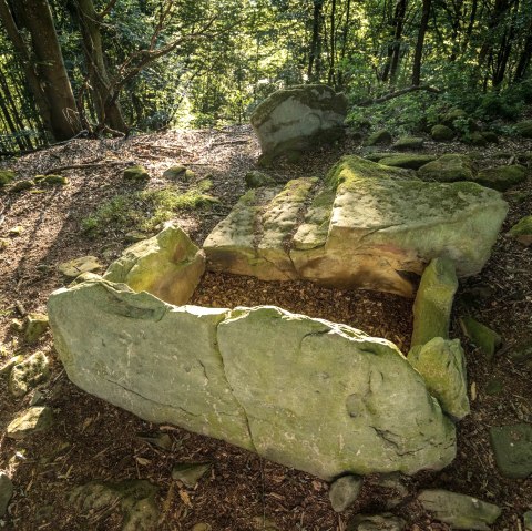 Stone cist grave near Schankweiler, © Eifel Tourismus GmbH, D. Ketz