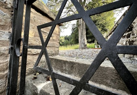 Jüdischer Friedhof Eingangsbereich, © Felsenland Südeifel Tourismus GmbH, A. C. Krebs