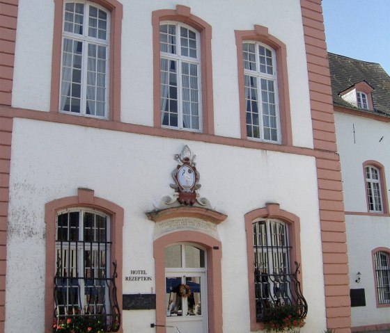 Hauptgebäude von Burg Bollendorf, © Elke Wagner