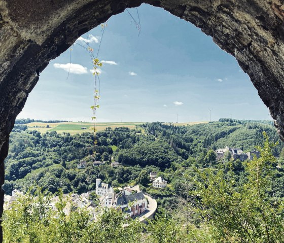 Blick auf Neuerburg, © Felsenland Südeifel Tourismus GmbH, Anna Carina Krebs