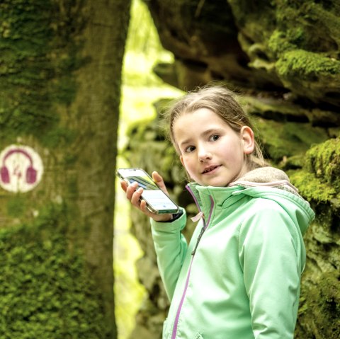 Spannende Geschichten bei der Lauschtour Grüne Hölle, © Eifel Tourismus GmbH, Dominik Ketz