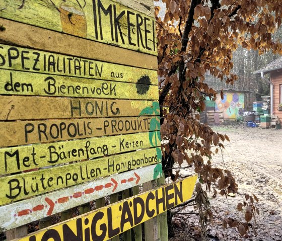 Het aanbod in de bijenstal, © Felsenland Südeifel Tourismus GmbH, Elke Wagner