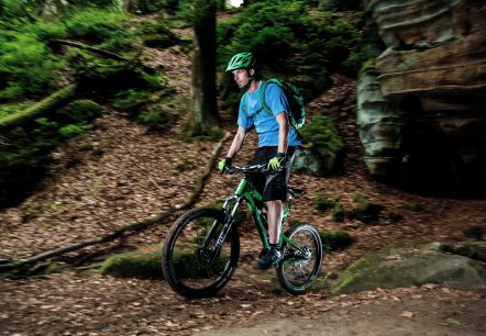 Mountainbiker auf dem Felsenpfad nahe der Teufelsschlucht im Felsenland Südeifel , © Marcus Lutz