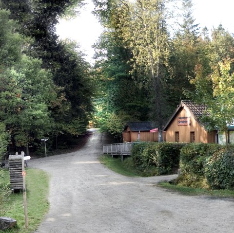 Besucherzentrum Teufelsschlucht mit Waldterrasse, © Felsenland Südeifel Tourismus GmbH