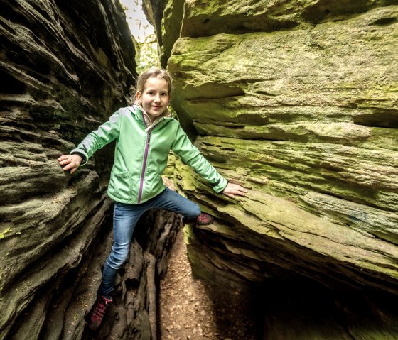 Kletterspaß für Kinder bei der Lauschtour Grüne Hölle, © Eifel Tourismus GmbH, Dominik Ketz