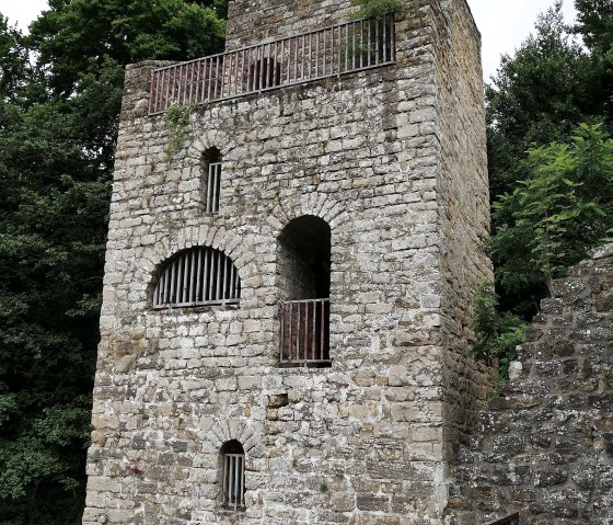 Der Bergfried der Prümerburg, © Felsenland Südeifel Tourismus GmbH