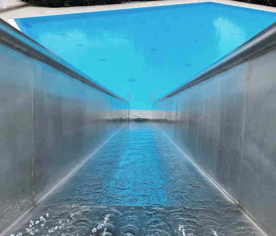 Rutsche Freibad Echternacherbrück, © Felsenland Südeifel Tourismus GmbH / Anna Carina Krebs